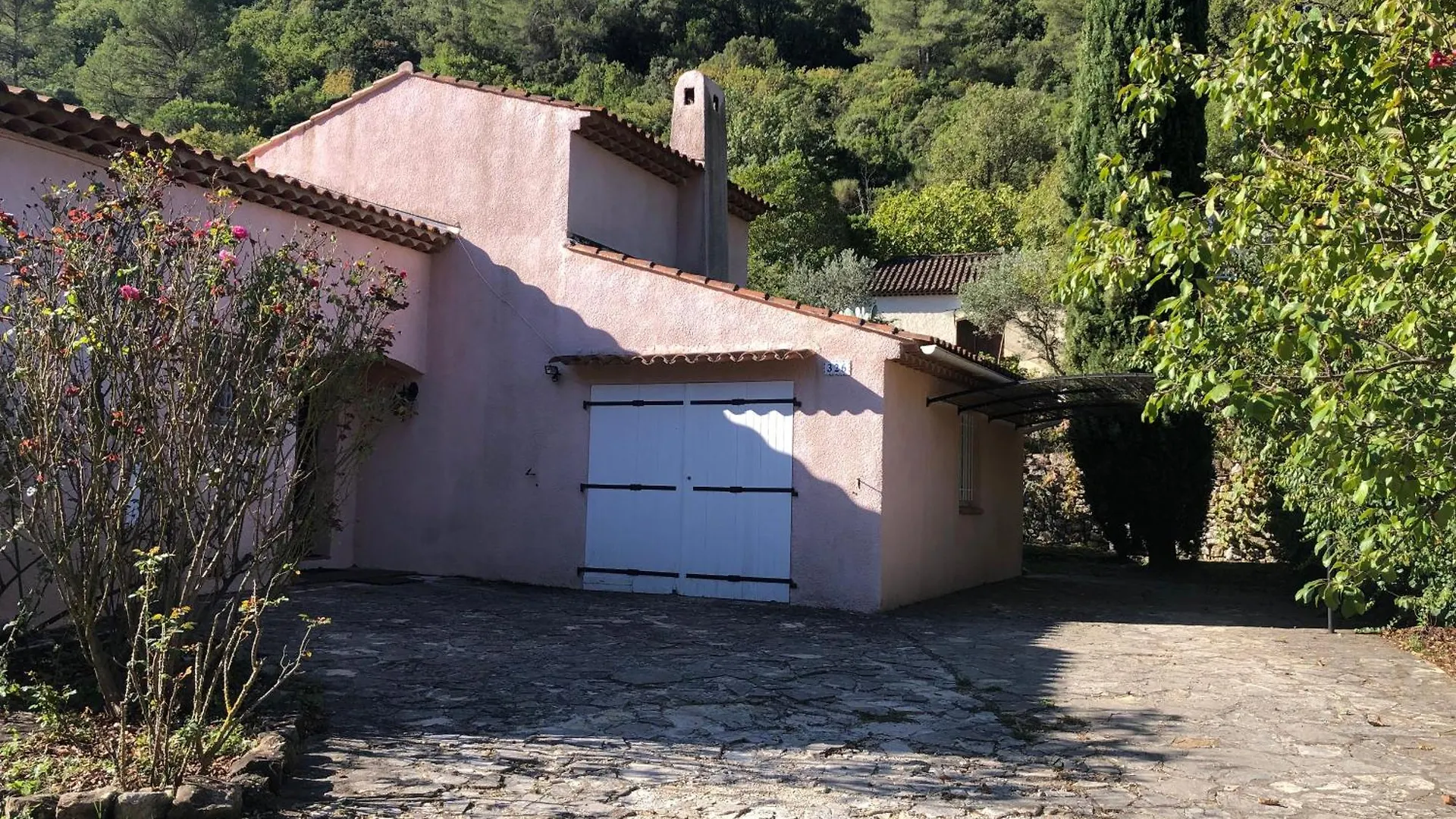 Villa Provencale Au Calme Entouree De Verdure, Animaux De Compagnie Acceptes ! Belgentier Hébergement de vacances