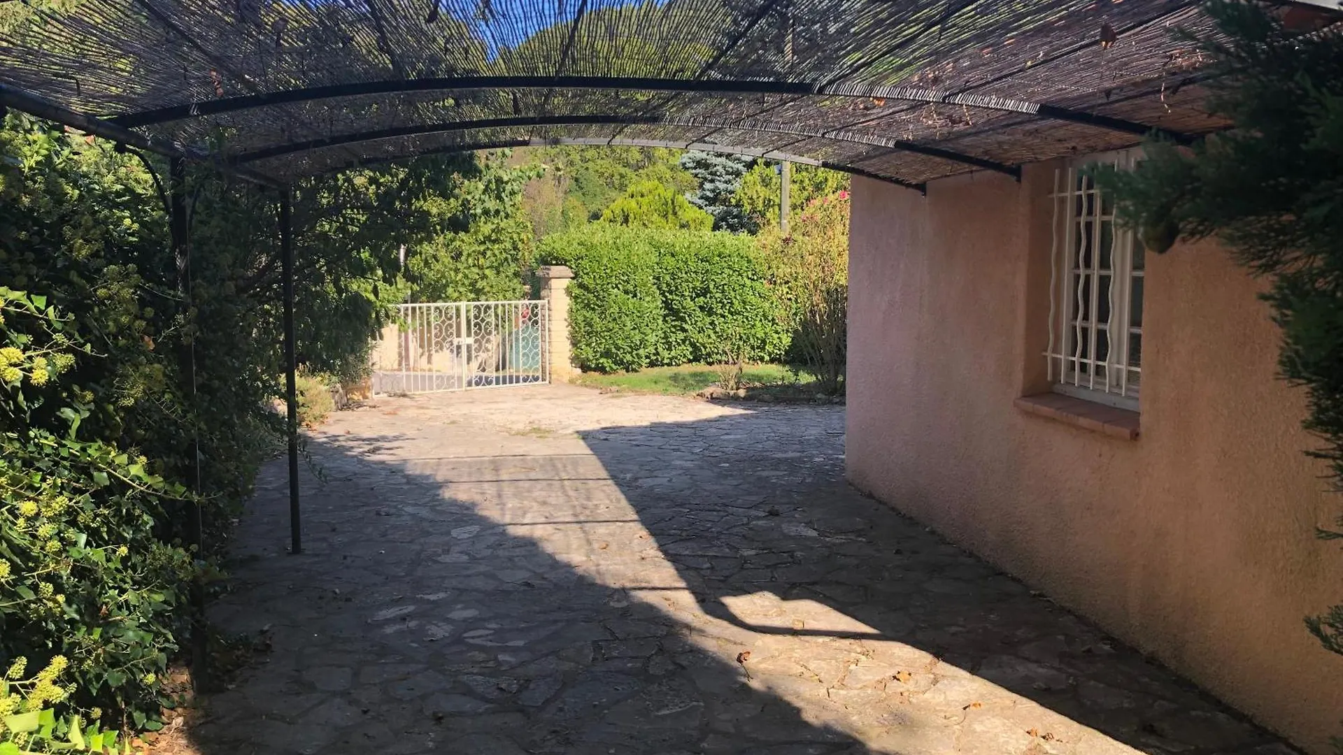 Villa Provencale Au Calme Entouree De Verdure, Animaux De Compagnie Acceptes ! Belgentier France