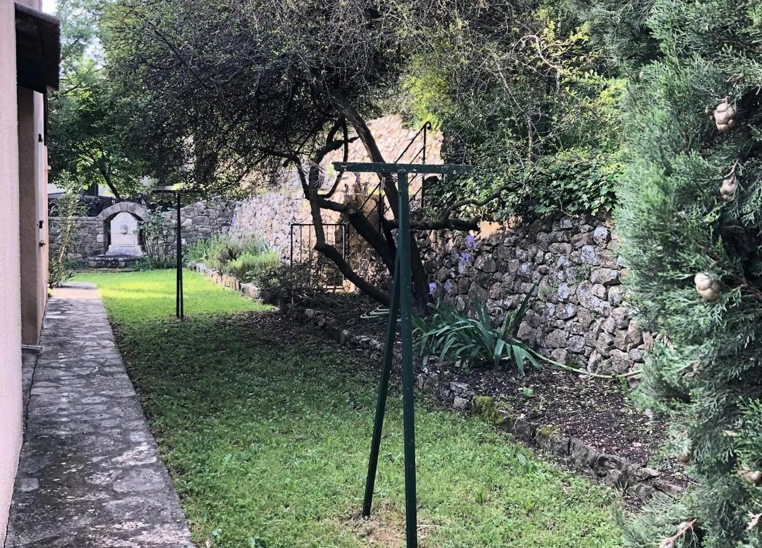 Villa Provencale Au Calme Entouree De Verdure, Animaux De Compagnie Acceptes ! Belgentier